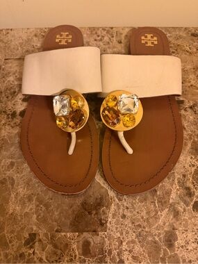 Tory Burch beautiful Women’s Cream Leather Gemstone Accents of Gold Sandals